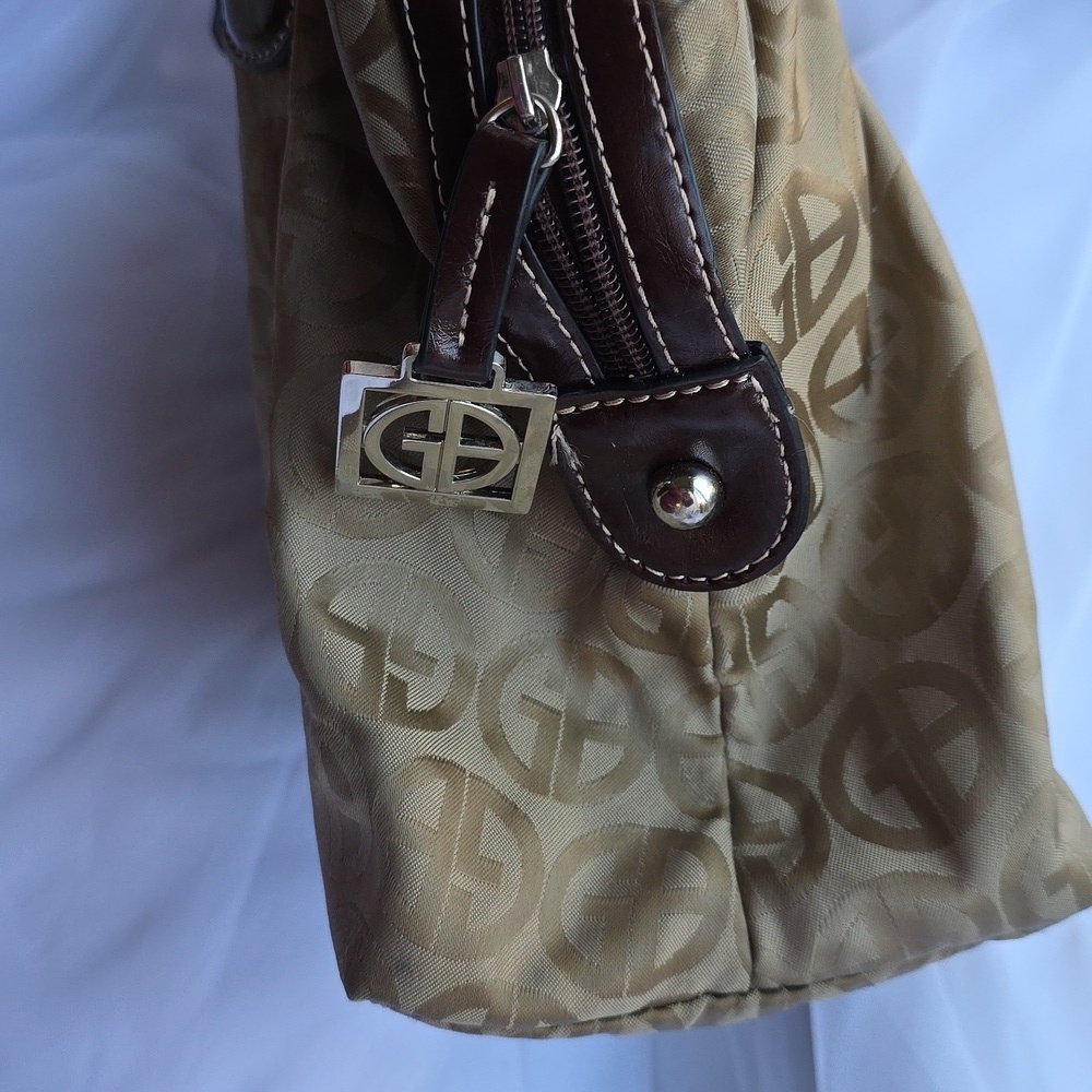 Giani Bernini Elegant Tan Shoulder Bag with Dark Brown Accents - Picture 5 of 12